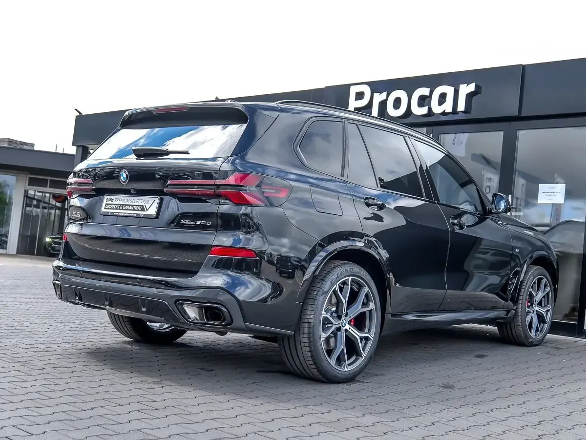 Gebraucht BMW X5 M Sport 360 PS (264 kW) 2025 Black sapphire SUV