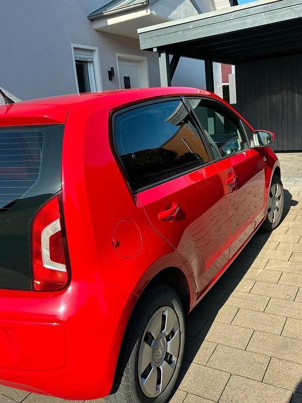 Second-hand VW up! 60 CP (44 kW) 2015 Roșu Hatchback