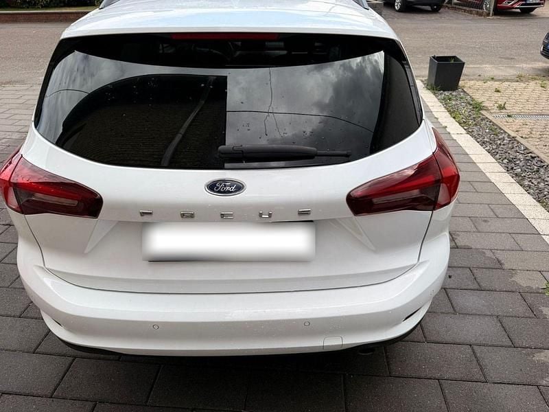 Gebraucht Ford Focus Cool & Connect 101 PS (74 kW) 2023 Weiß Kombi