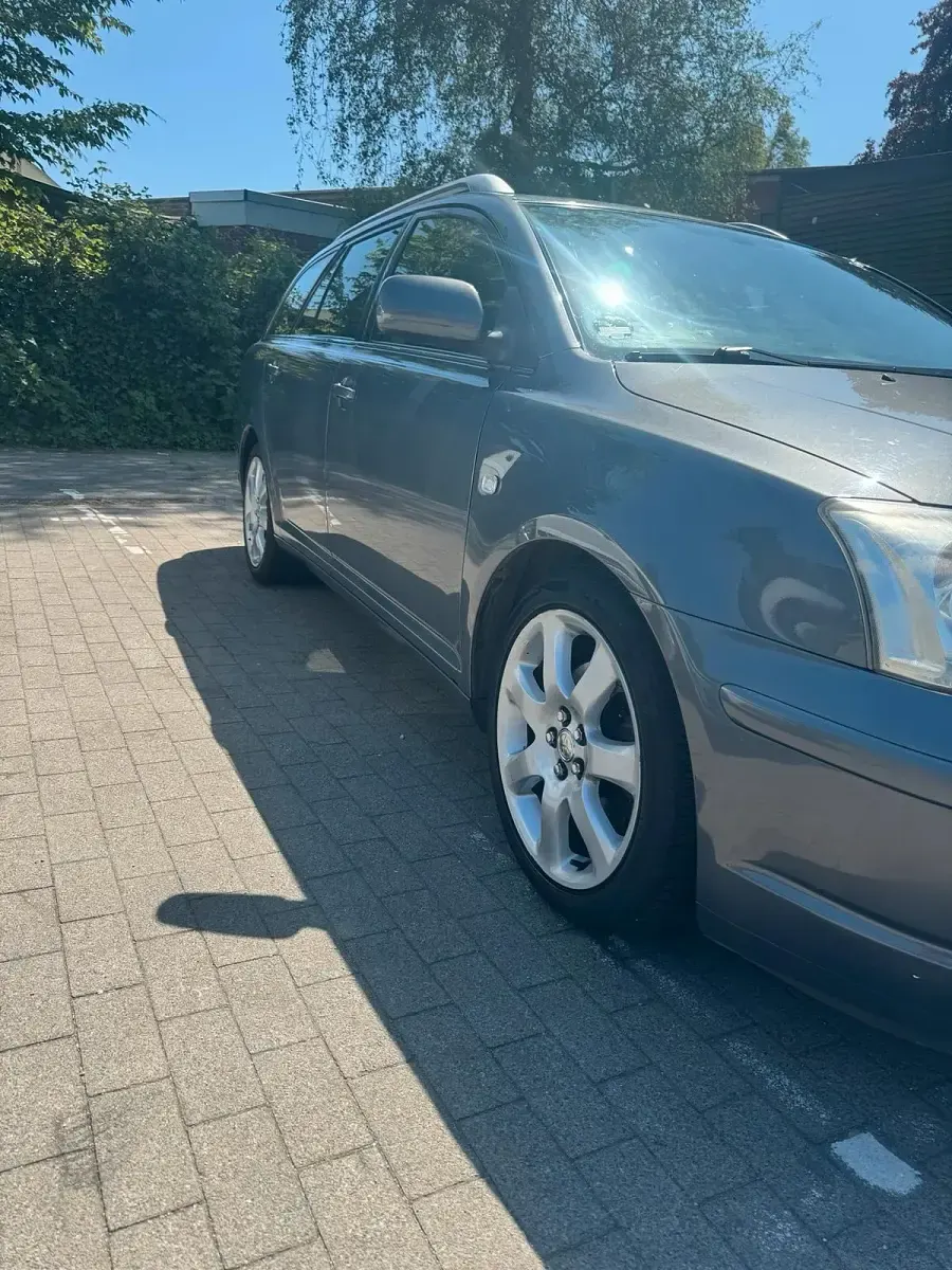 Gebraucht Toyota Avensis 147 PS (108 kW) 2004 Kombi