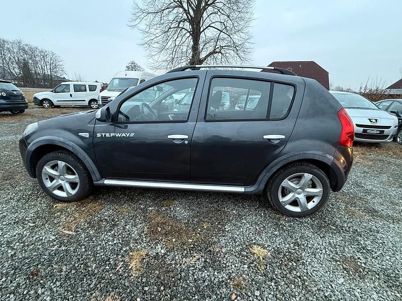 Gebraucht Dacia Sandero Stepway 84 PS (61 kW) 2011 Grau SUV