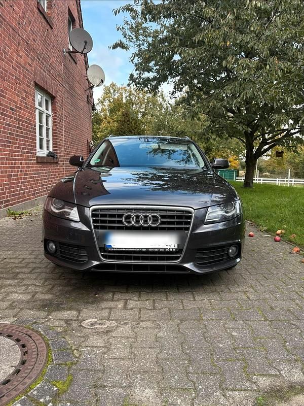 Grau Gebraucht 2009 Audi A4 Kombi | 6.450 € (Fairer Preis) - Bild 1/4