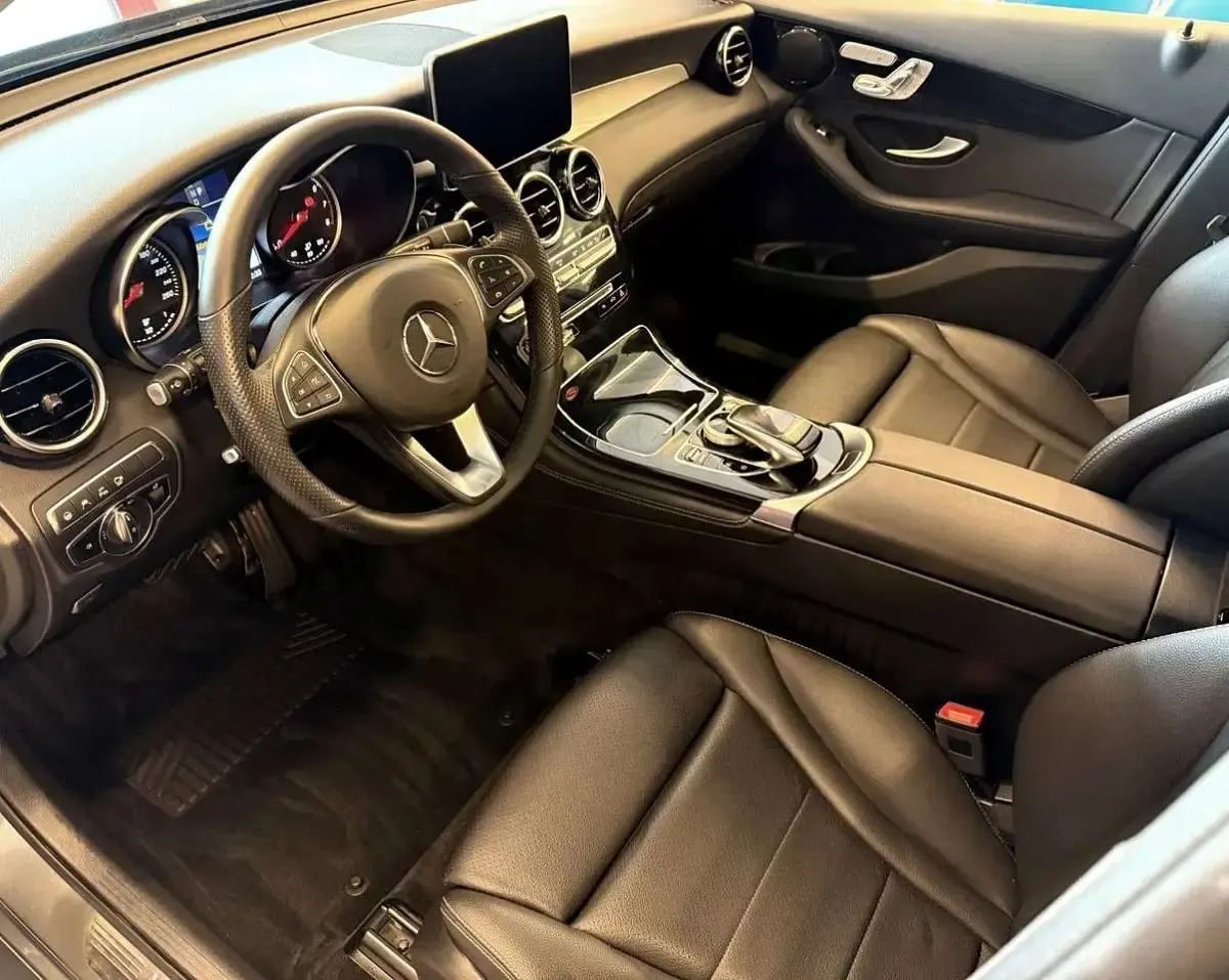 Gebraucht Mercedes GLC250 211 PS (155 kW) 2018 Grau SUV