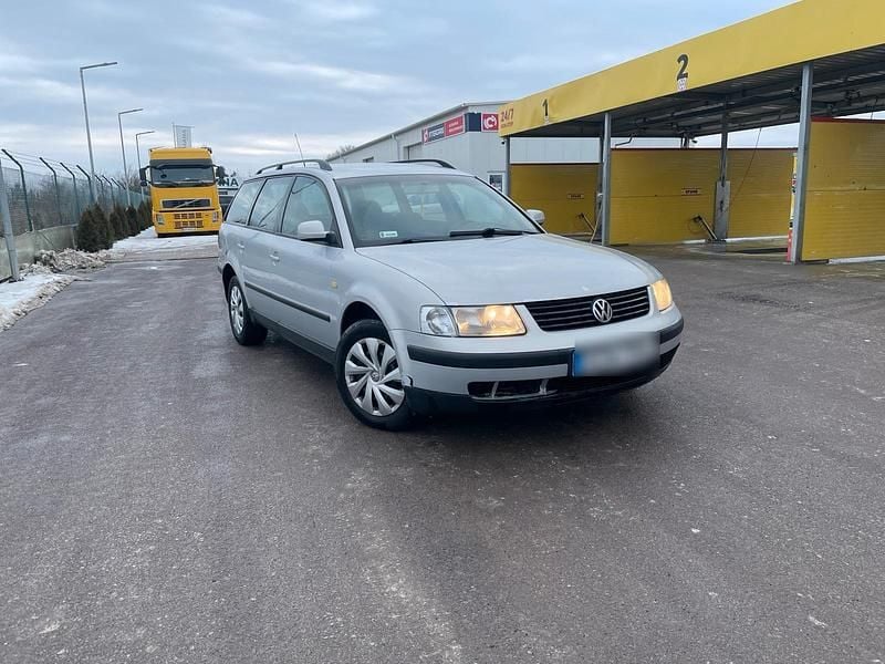 Grau Gebraucht 1999 VW Passat Kombi | 1.500 € (Fairer Preis) - Bild 1/4