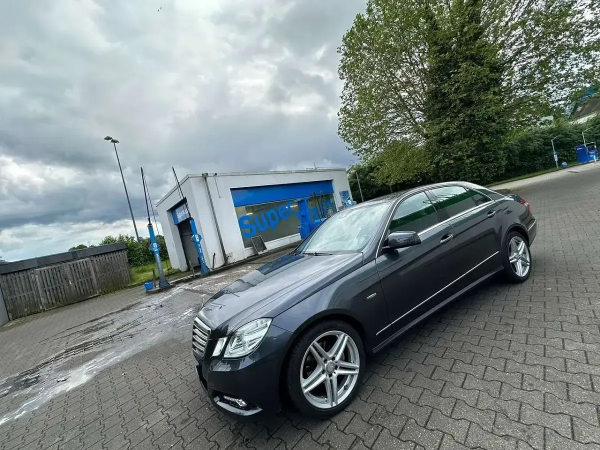Gebraucht Mercedes E200 Elegance 184 PS (135 kW) 2010 Kombi