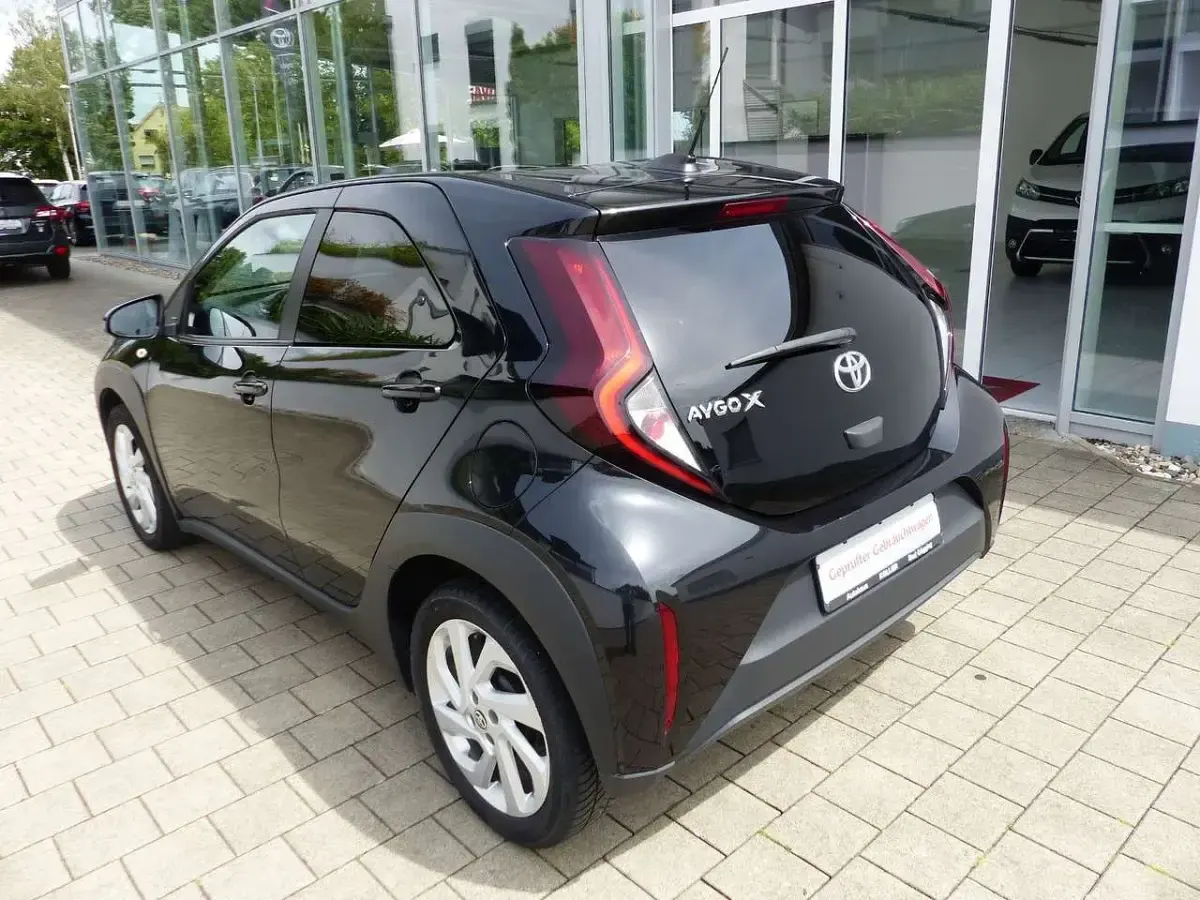 Gebraucht Toyota Aygo X Play 72 PS (52 kW) 2023 Schwarz SUV