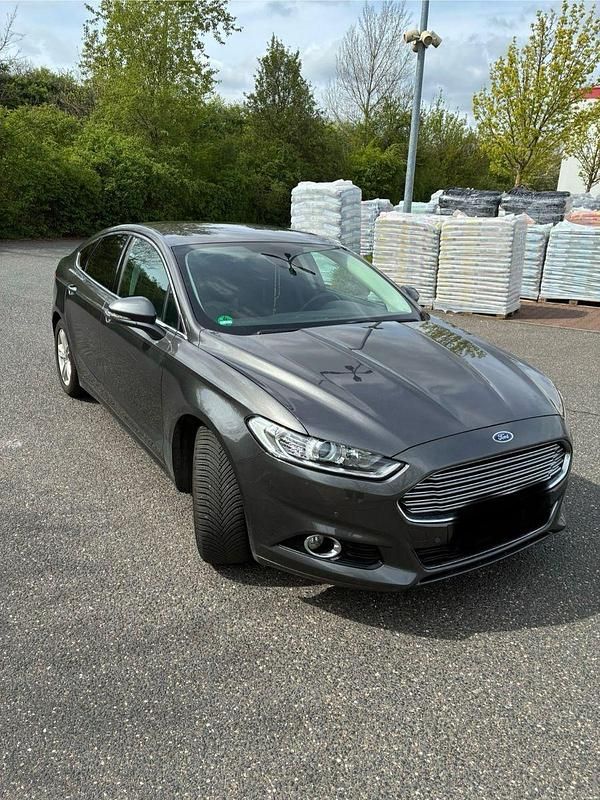 Gebraucht Ford Mondeo Titanium 160 PS (117 kW) 2015 Grau Limousine