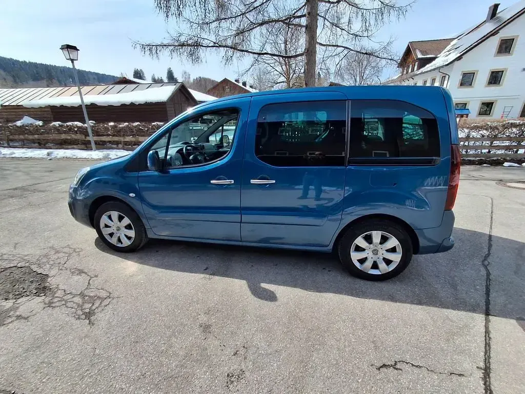 Gebraucht Citroën Berlingo Feel 99 PS (72 kW) 2016 Blau Van / Kleinbus