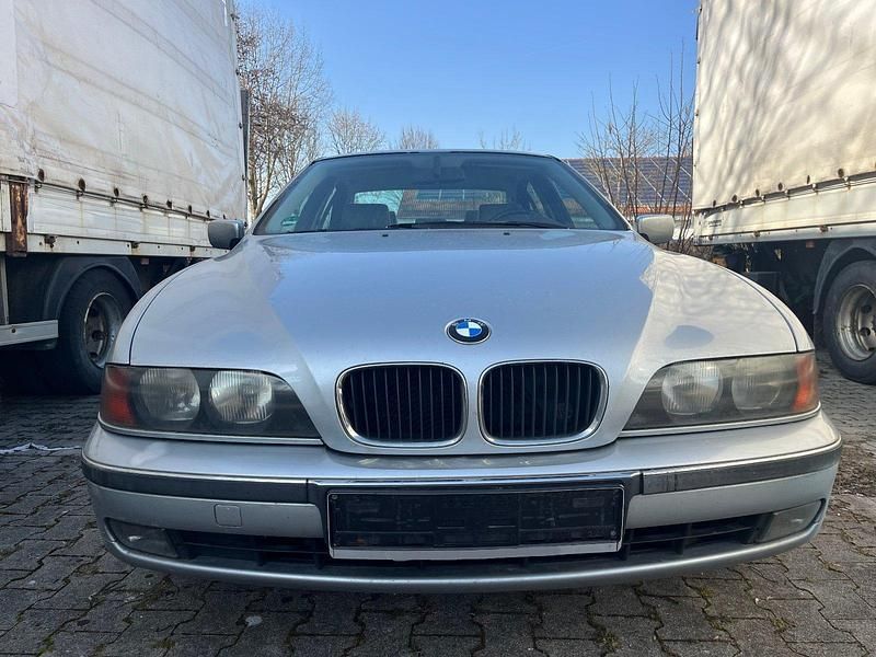 Gebraucht BMW 523 170 PS (125 kW) 1998 Silber Limousine