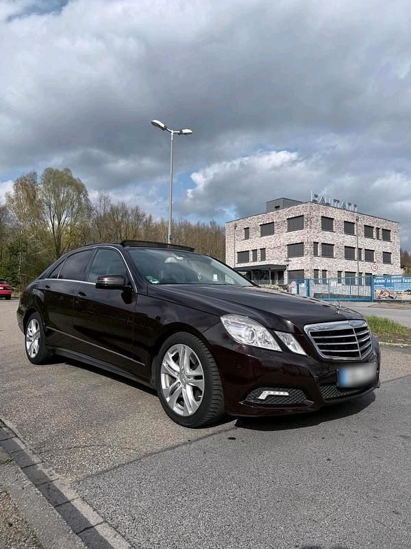 Gebraucht Mercedes E250 204 PS (150 kW) 2009 Braun Limousine