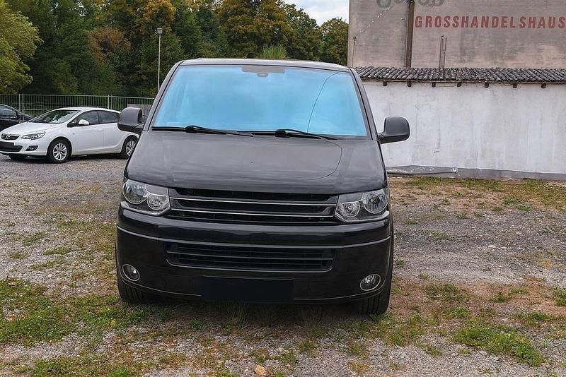 Gebraucht VW Multivan 179 PS (131 kW) 2011 Schwarz Van