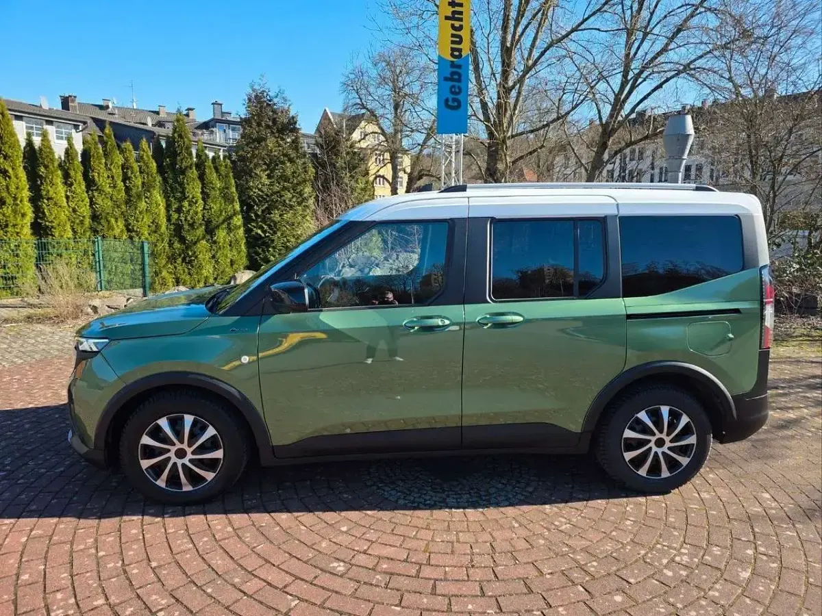 Gebraucht Ford Tourneo Courier Active 125 PS (91 kW) 2025 Grün Van / Kleinbus