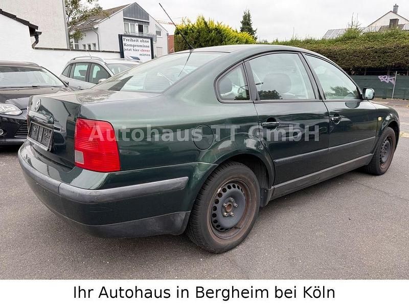 Second-hand VW Passat 101 CP (74 kW) 1998 Verde Berlinǎ