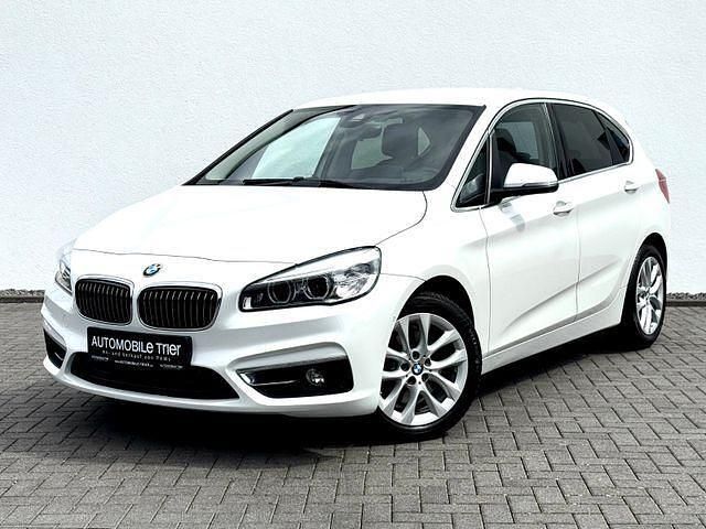 Mineralweiss metallic Gebraucht 2015 BMW 220 Active Tourer Luxury Line Van / Kleinbus | 18.890 € (Fairer Preis) - Bild 1/4