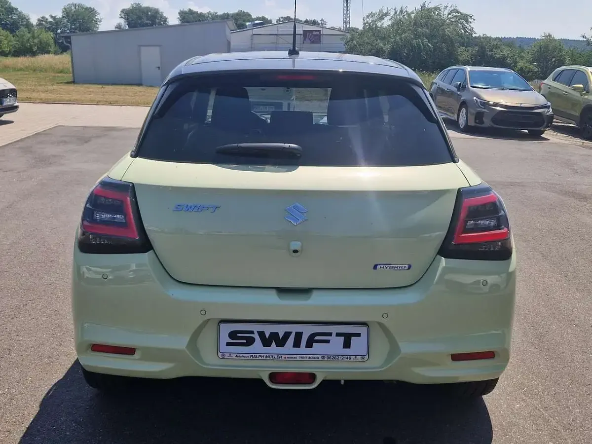 Gebraucht Suzuki Swift Comfort+ 83 PS (61 kW) 2025 Cool yellow/mineral gray Kleinwagen