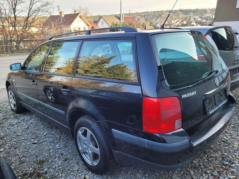 Gebraucht VW Passat 101 PS (74 kW) 2000 Schwarz Kombi