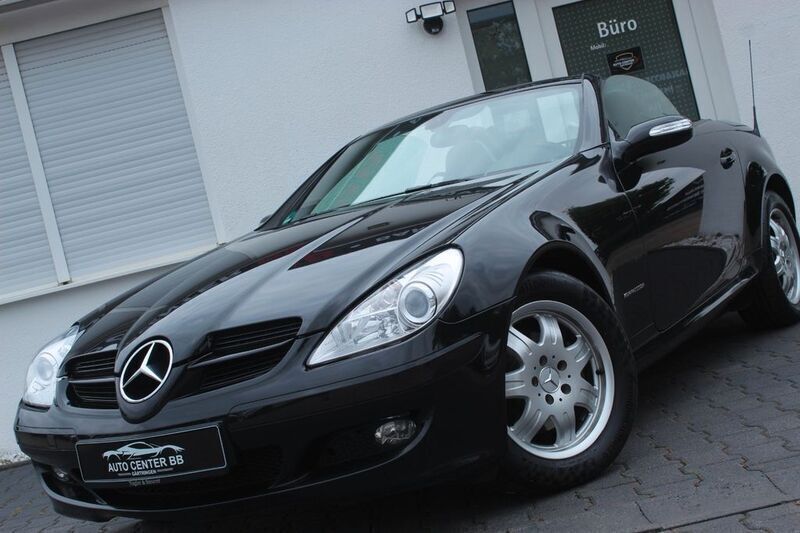 Schwarz Gebraucht 2005 Mercedes SLK200 Cabrio | 8.900 € (Fairer Preis) - Bild 1/4
