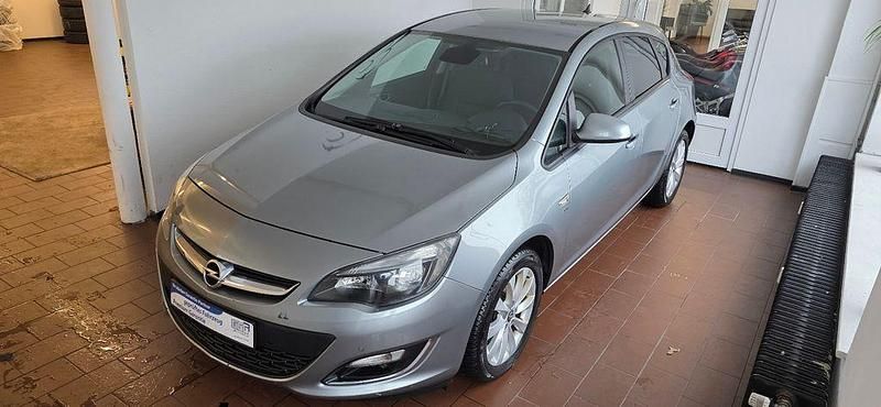 Gebraucht Opel Astra Active 131 PS (96 kW) 2013 Silber Limousine