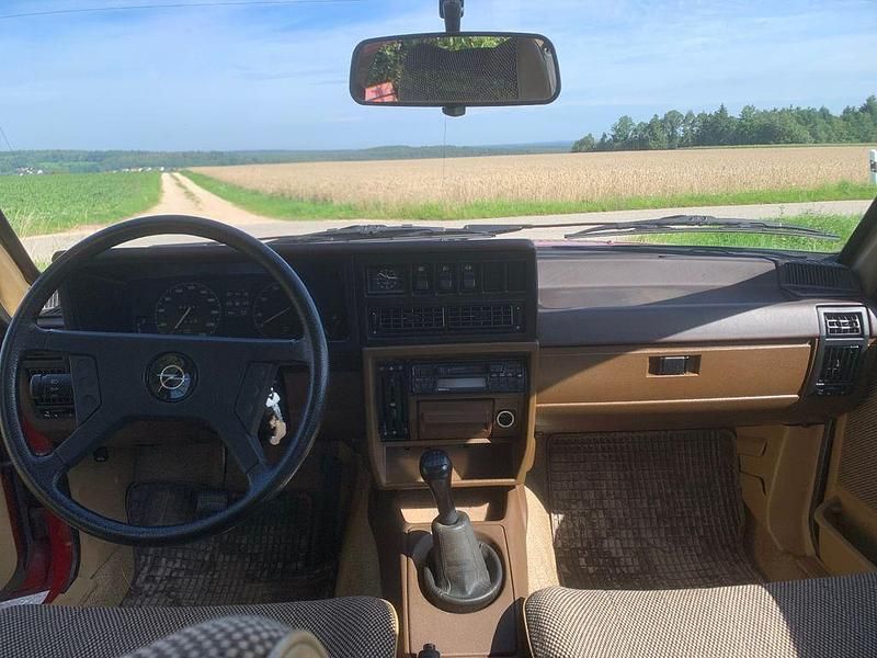 Gebraucht Opel Rekord 101 PS (74 kW) 1986 Rot Limousine