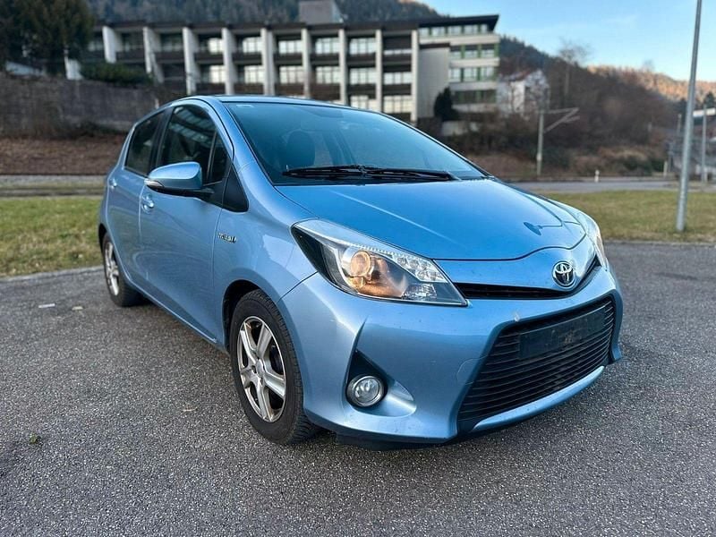 Blau Gebraucht 2013 Toyota Yaris Hybrid Club Kleinwagen | 4.699 € - Bild 1/4