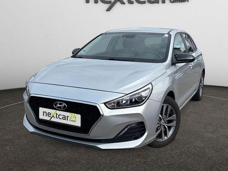 Silber Gebraucht 2019 Hyundai i30 YES! Limousine | 9.990 € (Superpreis) - Bild 1/4
