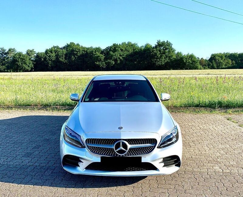 Silber Gebraucht 2019 Mercedes C180 AMG line Limousine | 26.800 € (Fairer Preis) - Bild 1/4