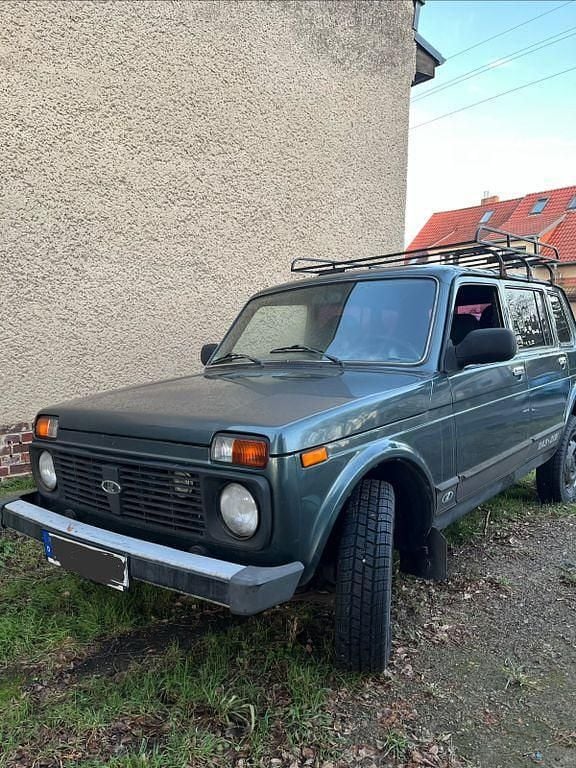 Grün Gebraucht 2011 Lada niva SUV | 6.900 € (Etwas zu teuer) - Bild 1/4