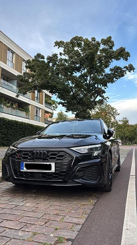 Schwarz Gebraucht 2022 Audi S3 S-Line Limousine | 36.900 € (Fairer Preis) - Bild 1/4