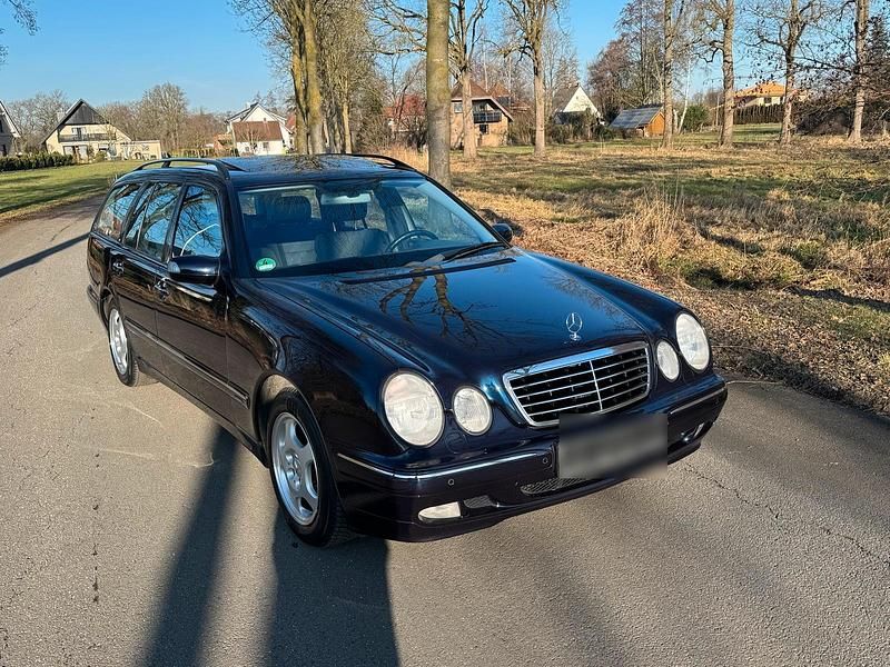 Blau Gebraucht 2002 Mercedes E240 Kombi | 3.800 € (Fairer Preis) - Bild 1/4