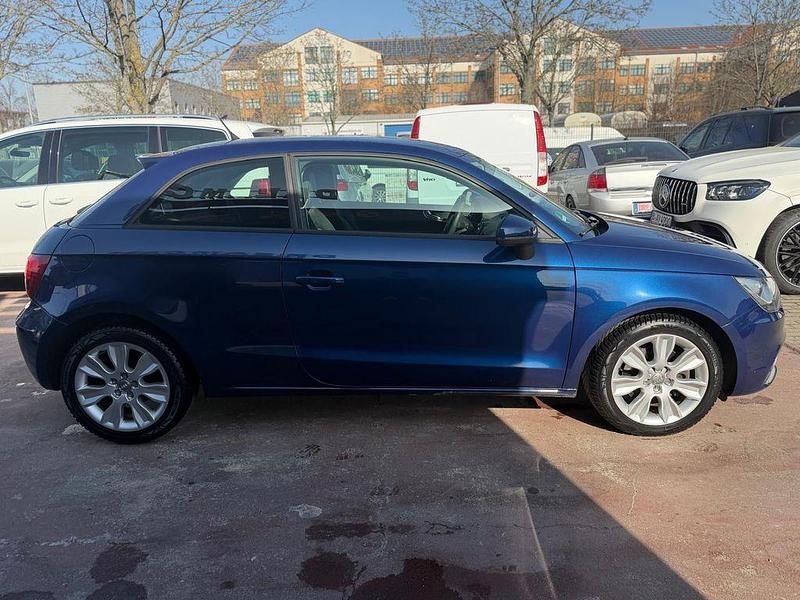 Gebraucht Audi A1 Ambition 105 PS (77 kW) 2011 Blau Kleinwagen