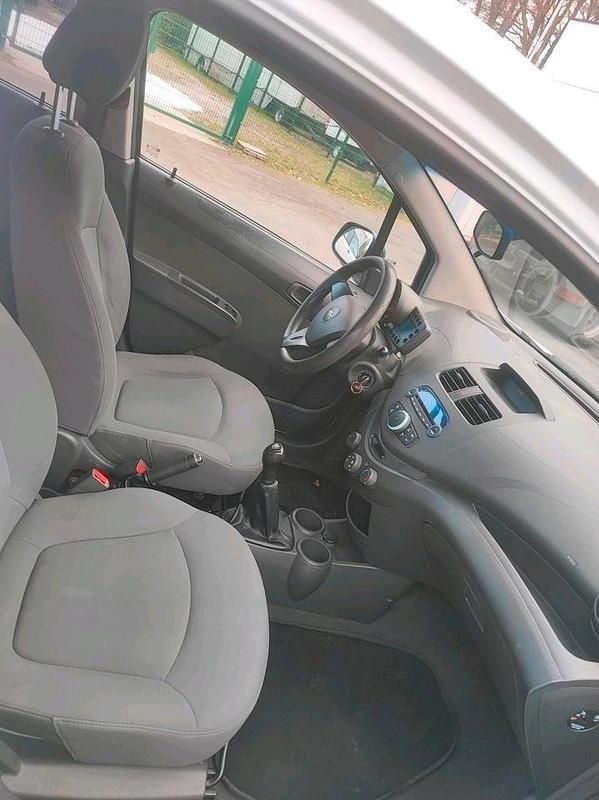 Gebraucht Chevrolet Spark 68 PS (50 kW) 2011 Weiß Kleinwagen