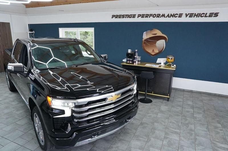 Neu Chevrolet Silverado 309 PS (227 kW) 2025 Schwarz SUV