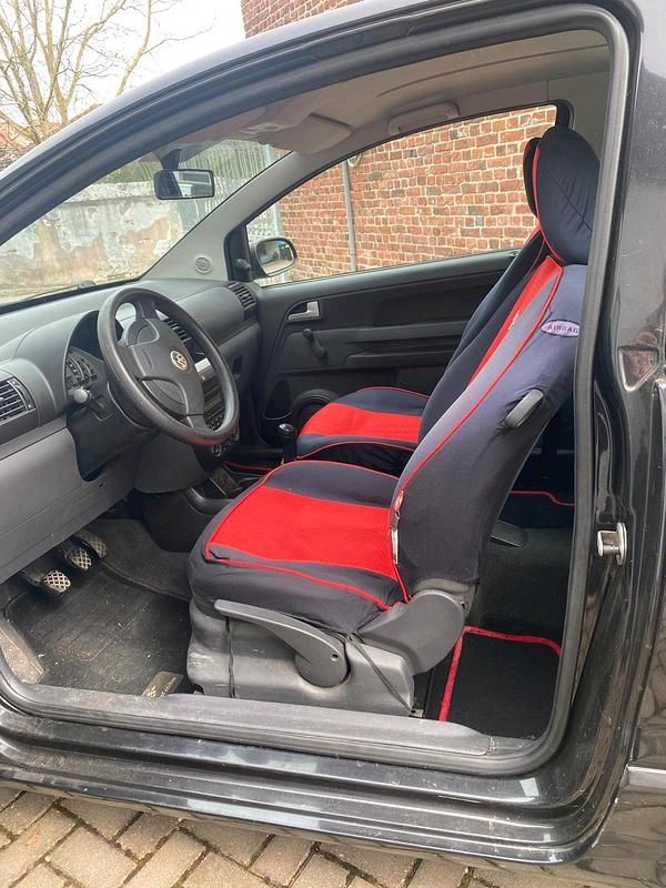 Second-hand VW Fox 55 CP (40 kW) 2007 Negru Hatchback