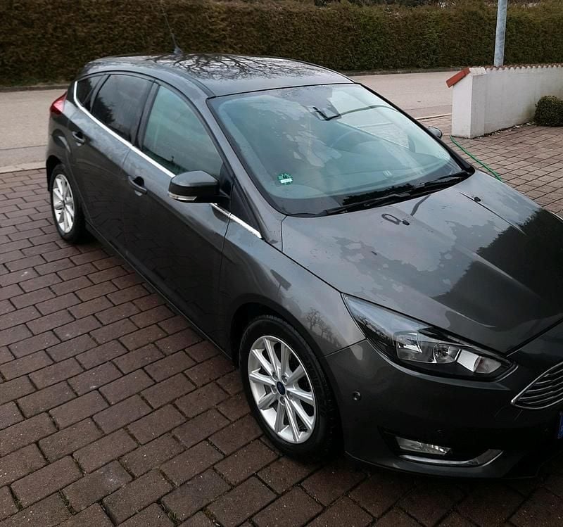 Gebraucht Ford Focus Titanium 150 PS (110 kW) 2025 Grau Limousine