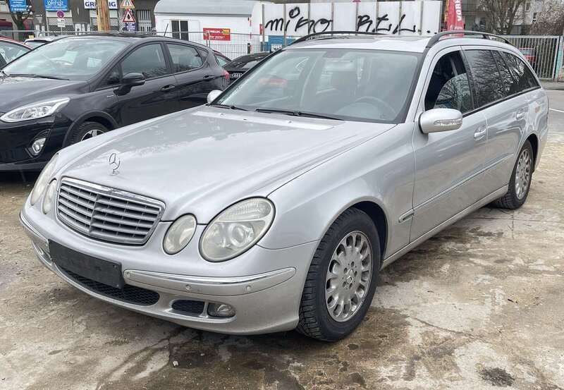 Brillantsilber metalliclack Gebraucht 2005 Mercedes E220 Kombi | 2.790 € (Guter Preis) - Bild 1/4