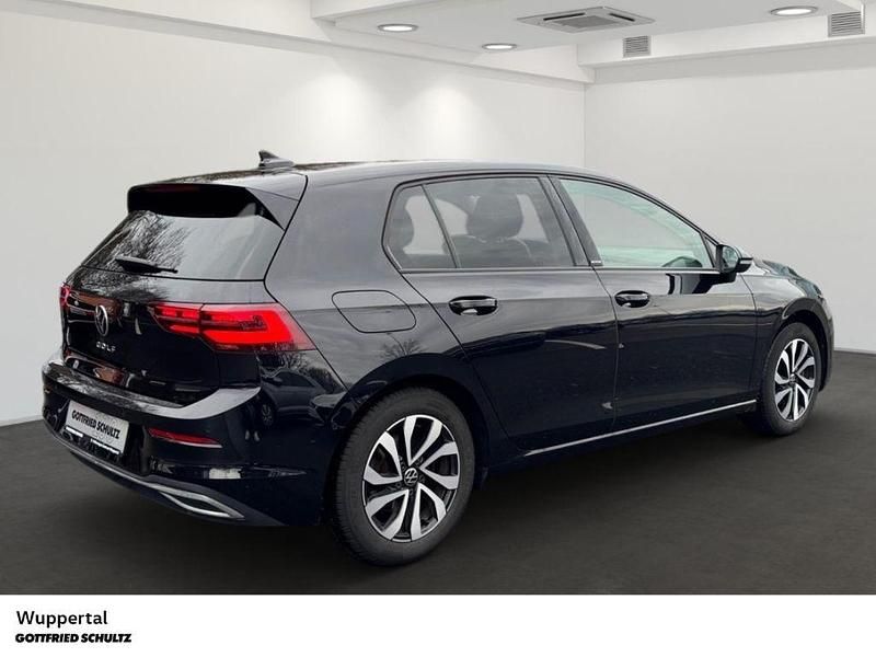 Gebraucht VW Golf VIII Active 150 PS (110 kW) 2022 Schwarz Limousine