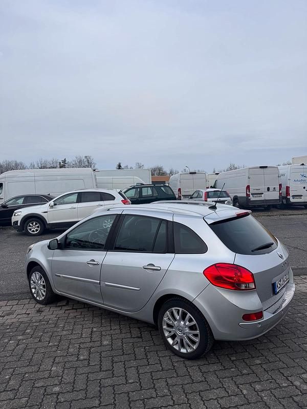 Gebraucht Renault Clio GrandTour 103 PS (75 kW) 2011 Silber Kombi