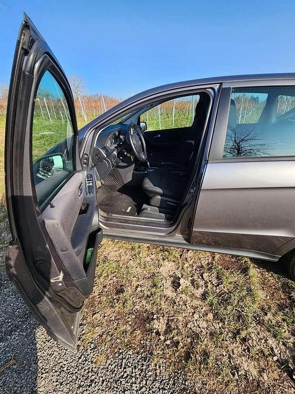 Gebraucht Mercedes 180 116 PS (85 kW) 2010 Silber Limousine