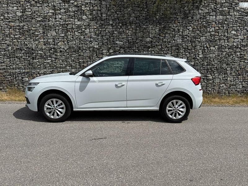 Weiß Gebraucht 2024 Skoda Kamiq Ambition SUV | 22.690 € (Fairer Preis) - Bild 1/4