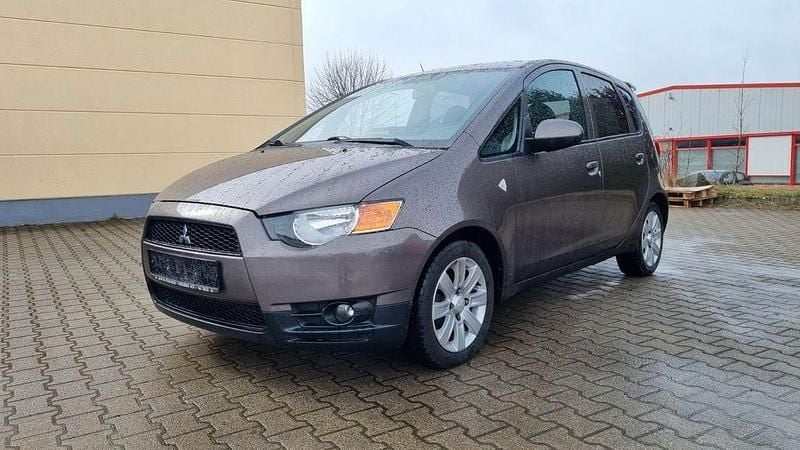 Gebraucht Mitsubishi Colt 95 PS (69 kW) 2012 Braun Kleinwagen
