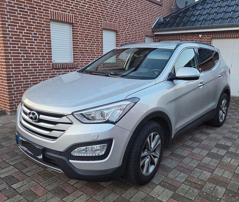 Grau Gebraucht 2015 Hyundai Santa Fe Style SUV | 9.900 € (Fairer Preis) - Bild 1/4