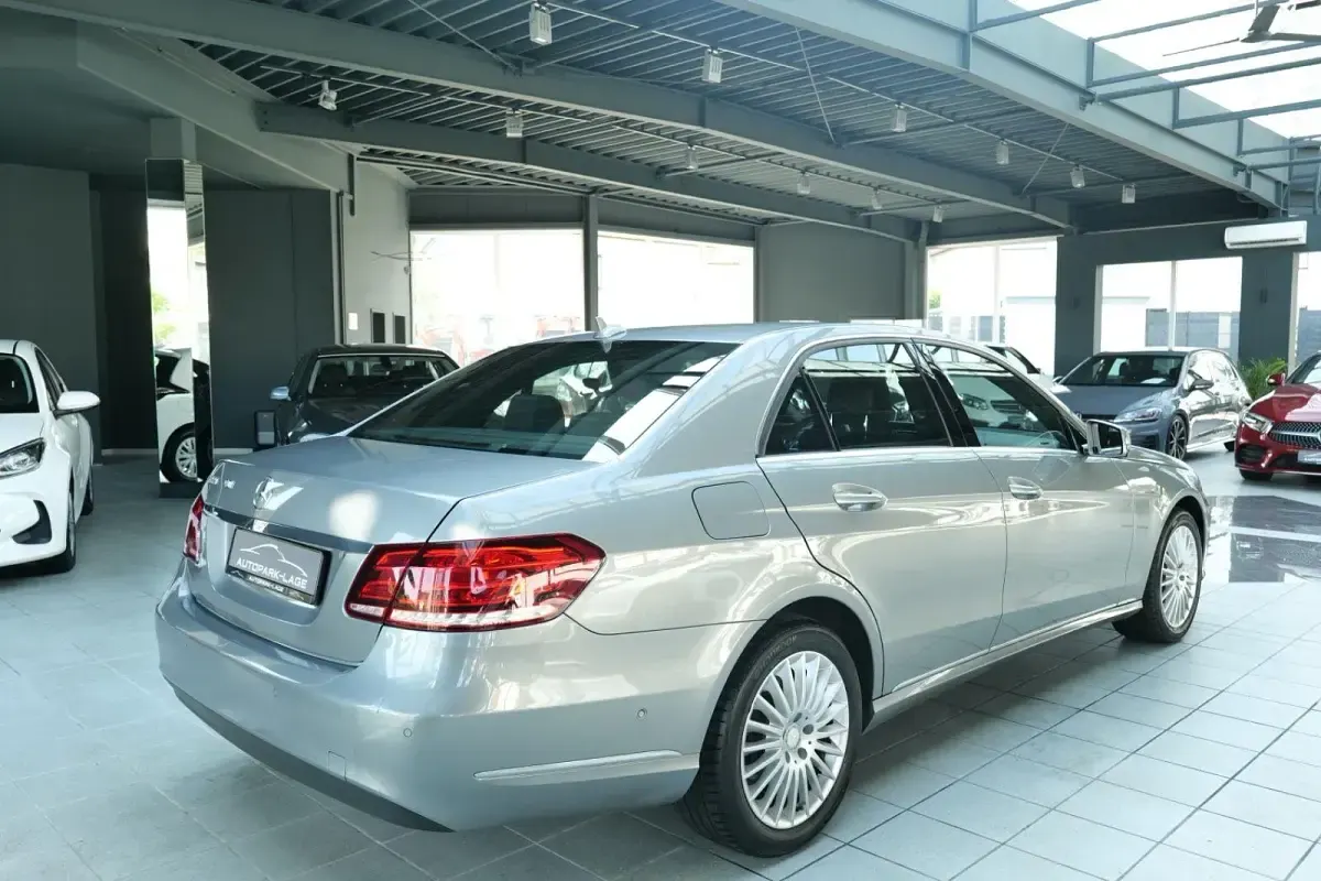 Gebraucht Mercedes E220 Elegance 170 PS (125 kW) 2014 Silber Limousine
