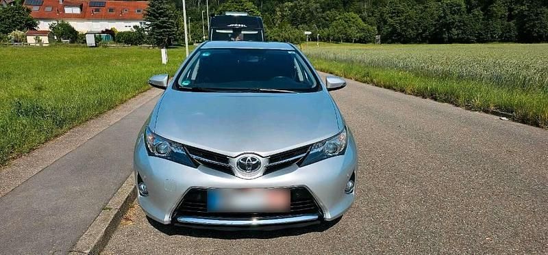 Gebraucht Toyota Auris 132 PS (97 kW) 2013 Silber Kleinwagen