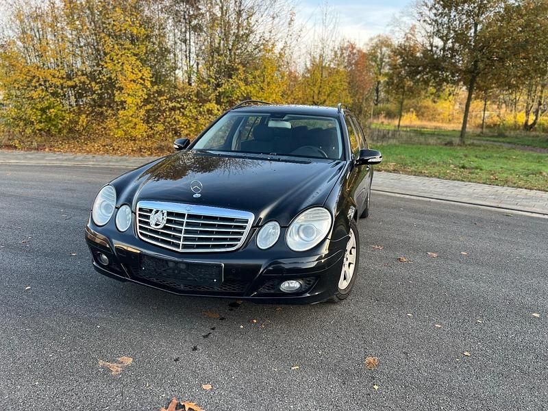 Schwarz Gebraucht 2006 Mercedes E220 Kombi | 2.300 € (Superpreis) - Bild 1/4