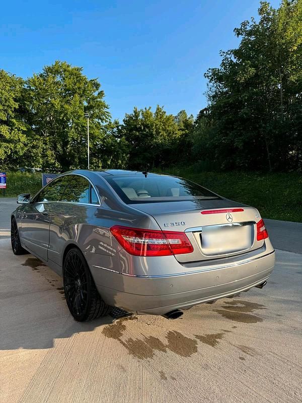 Silber Gebraucht 2011 Mercedes E350 Coupé | 10.000 € (Superpreis) - Bild 1/4