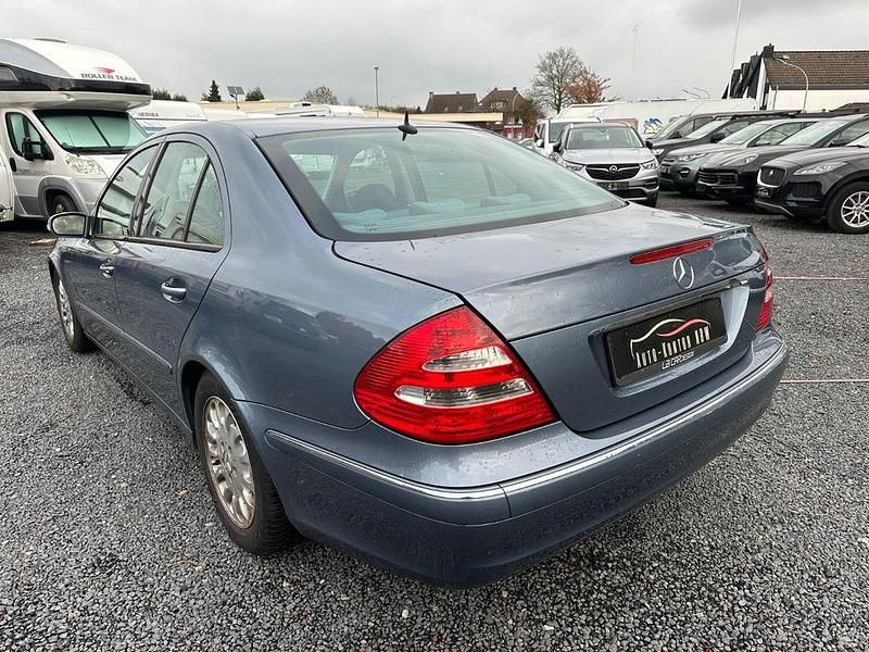 Gebraucht Mercedes E240 177 PS (130 kW) 2004 Blau Limousine