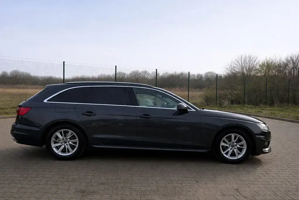 Używany Audi A4 Advanced Plus 163 KM (119 kW) 2022 Szary Kombi