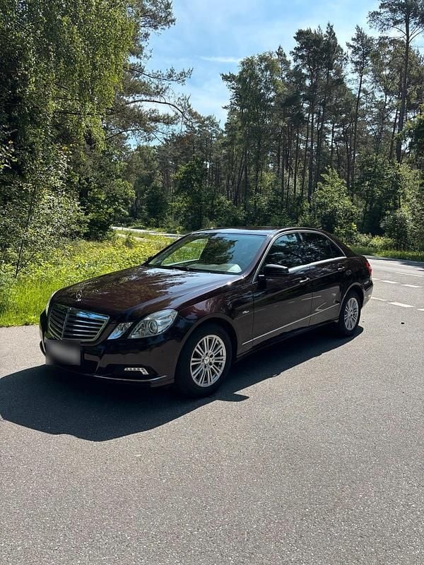 Gebraucht Mercedes E350 292 PS (214 kW) 2009 Braun Limousine