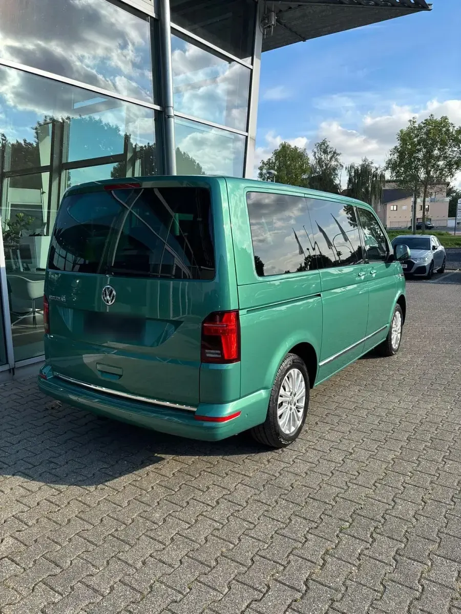 Gebraucht VW Multivan Generation Six 151 PS (111 kW) 2021 Grün Van / Kleinbus