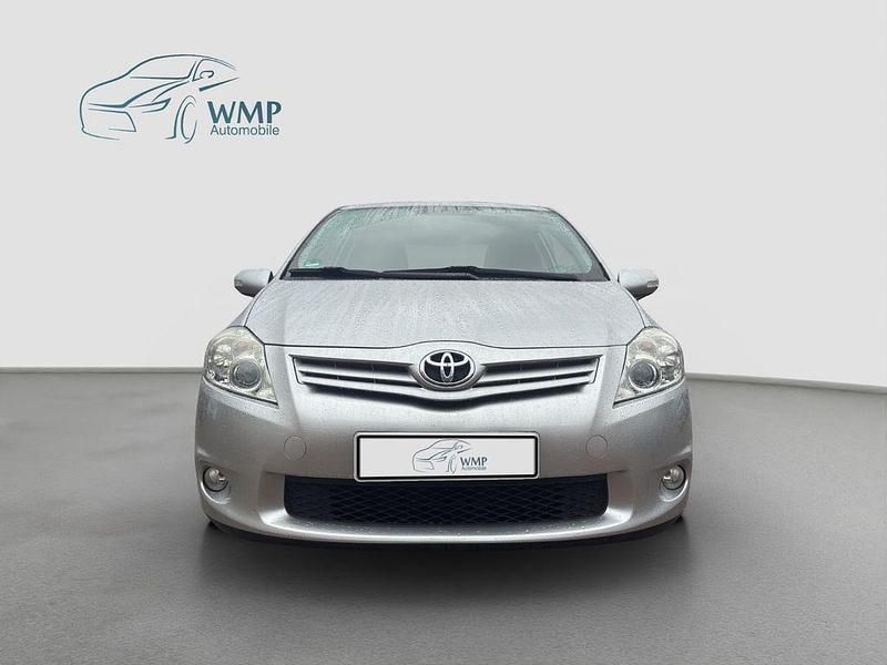 Gebraucht Toyota Auris Life+ 132 PS (97 kW) 2011 Silber Limousine